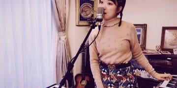 MOMOCURLY brings Spring to us early with the song Candy