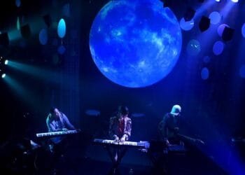 Muzikaal Tussendoortje: MOMOCURLY bij Moon Romantic in Tokyo