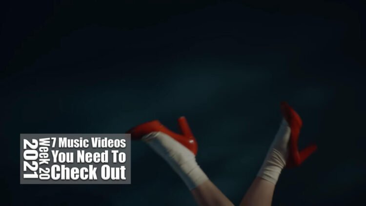 Still from the music video "おとぎばなし (Fairy tale)" by ヤユヨ (Yayuyo)