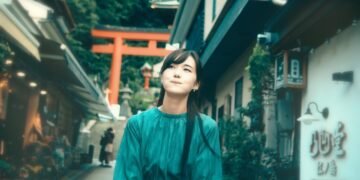 MV Review: One Eye Closed (met Nikki Simmons) – Never Forget