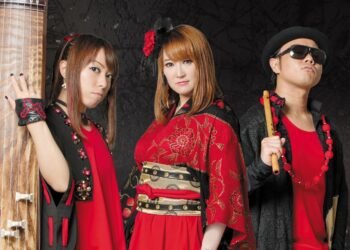 The members of AKARA © AKARA