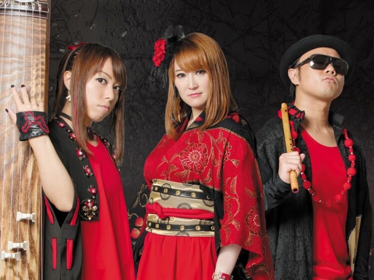 The members of AKARA © AKARA