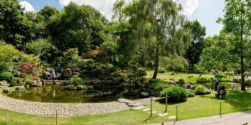 Kyoto Garden (Holland Park, London) | Photo by Henry Kellner via Wikimedia (CC BY-SA 4.0)