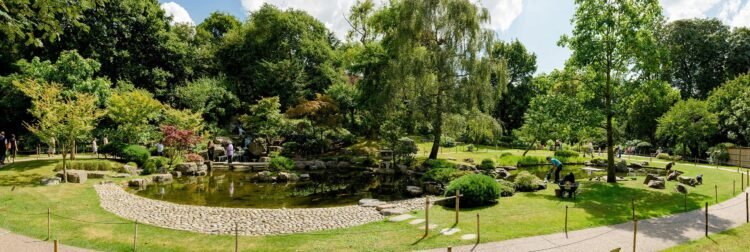 Kyoto Garden (Holland Park, London) | Photo by Henry Kellner via Wikimedia Commons (CC BY-SA 4.0)