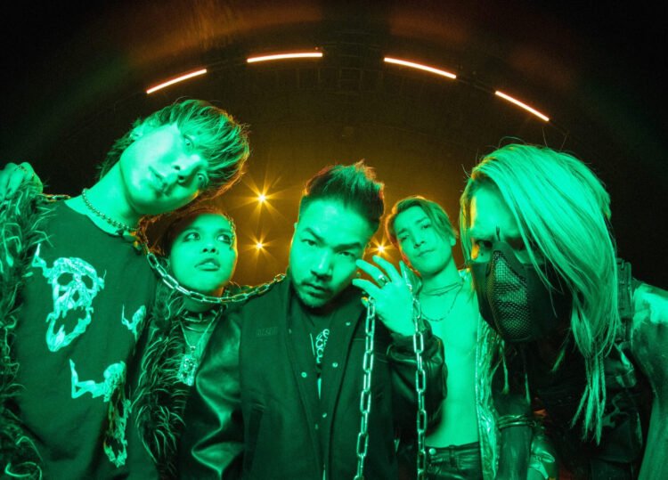 © CROSSFAITH