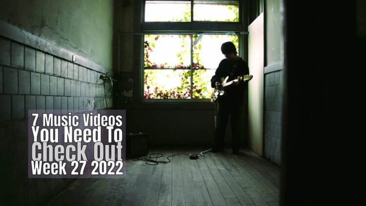 Still from DEERMAN's music video for "エンジインハイ (Enji in Hai)".