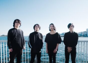 The four members of Asunojokei are all dressed in black clothes while the background is light because of water and air. © Asunojokei