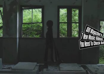 Still from kasa.'s music video for the song "ダ・カーポ (Da Capo)". The vocalist Rui Ogawa walks around in a building that is in decay.