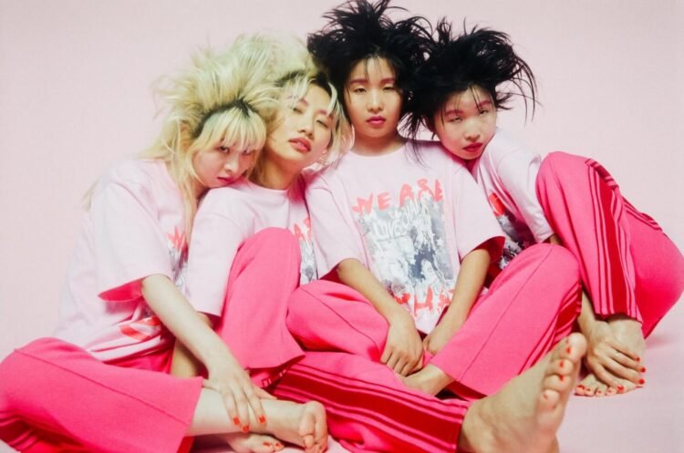 The four women of CHAI are dressed in pink and having their hair styled like 'punks' (hair is styled up), which might be a nod (or maybe better a wink) towards their first albums, titled "PINK", "PUNK" and "WINK". Photography: Kana Tarumi
