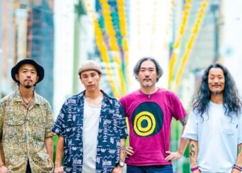 The four members of Matsumoto Zoku Band are standing next to each other.