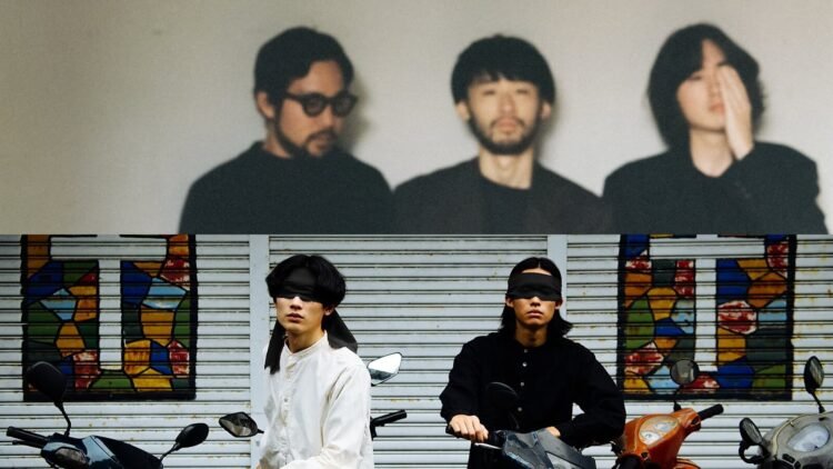 Collage of two band photos, on the top the one of Maya Ongaku and below Mong Tong. Both members of Mong Tong are standing near scooters while being blindfolded and the members of Maya Ongaku are dressed in black and the photo taken is a bit blurry.