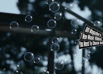 Still from Hammer Head Shark's music video for "たからもの (Takaramono)". In a natural setting, it shows bubbles spawned from a bubble blower.