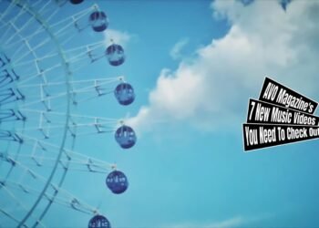 Still from Jikou's music video for the song "マイナスヨンド (Minus 4℃)". The still contains a part of a Ferris wheel and the daylight sky with a big cloud.