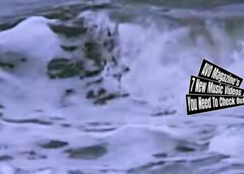 Still from the music video "日が落ちた (Hi Ga Ochita)" by 乙女絵画 (Otomekaiga). The still features the waves of the sea in 480p video quality and blown up for the header, giving the idea that it appears out of focus. Filmed, directed and edited by Kyosei Ozaki (CHEMTRAIL)