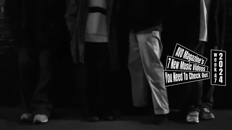 Still from the music video "MagicBus" by Pretits. Starting scene of the music video where the four musicians of the band are standing next to eachother in front of a wall. The video was shot in black-and-white by the band members.