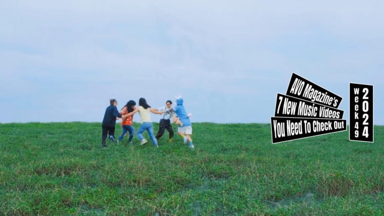 Still from "はじまりつづけてる (Hajimari Tsudzuketeru)" by 大丈夫 (Daijobu). The five members of Daijobu formed a circle and holding hands on a grassfield. Directed by 坂元ぽん太 (Ponta Sakamoto), who also did the cinematography, editing, planning and composition of the music video.