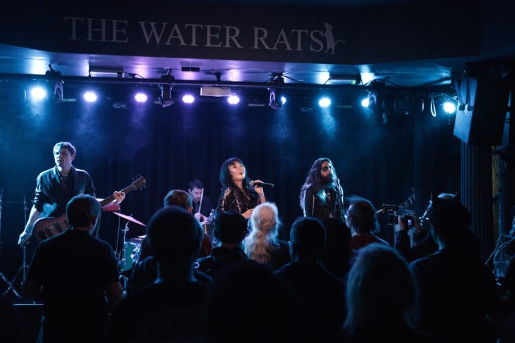 Liveverslag: Re:O in The Water Rats luidt nieuw tijdperk van kracht en aanwezigheid in