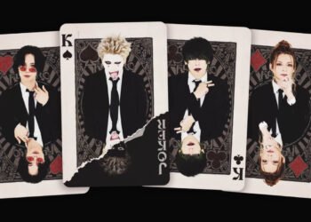 The four members of FUKURO presented as playcards. All members are wearing dark/black suits and are presented as Kings of spades, hearts, diamonds and clubs. Only the card of vocalist of the band, Yoshiatsu, has a corner revealing a little bit of the Joker card.