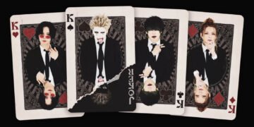 The four members of FUKURO presented as playcards. All members are wearing dark/black suits and are presented as Kings of spades, hearts, diamonds and clubs. Only the card of vocalist of the band, Yoshiatsu, has a corner revealing a little bit of the Joker card.