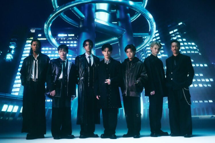 Photo of the seven members of PSYCHIC FEVER from EXILE TRIBE standing next to each other in a futuristic setting. They are dressed in dark clothing, inspired by suits, but with different elements showing their personalities, from leather jackets to extra accessories.